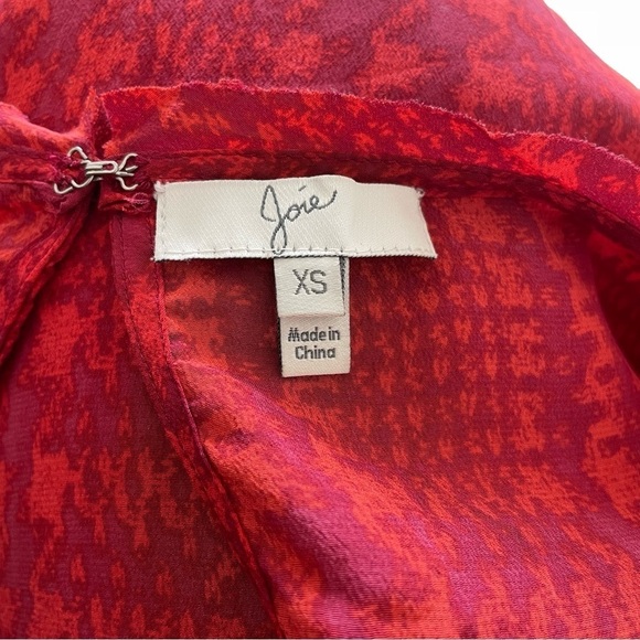 Joie 100% Silk Red Abstract Houndstooth Print Short Sleeve Top J259-23847 Sz XS - Picture 5 of 8